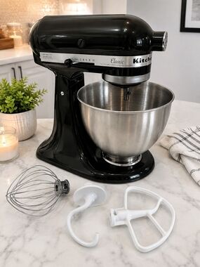 KitchenAid Classic Stand Mixer in Glossy Black with Stainless Bowl
